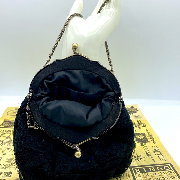 Vintage Black Lace Purse Clutch Or Can Be Worn On Arm With Chain - Picture 3 of 5